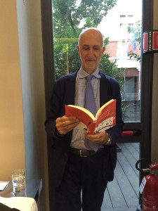 I don't know who this man is, but I like his style.